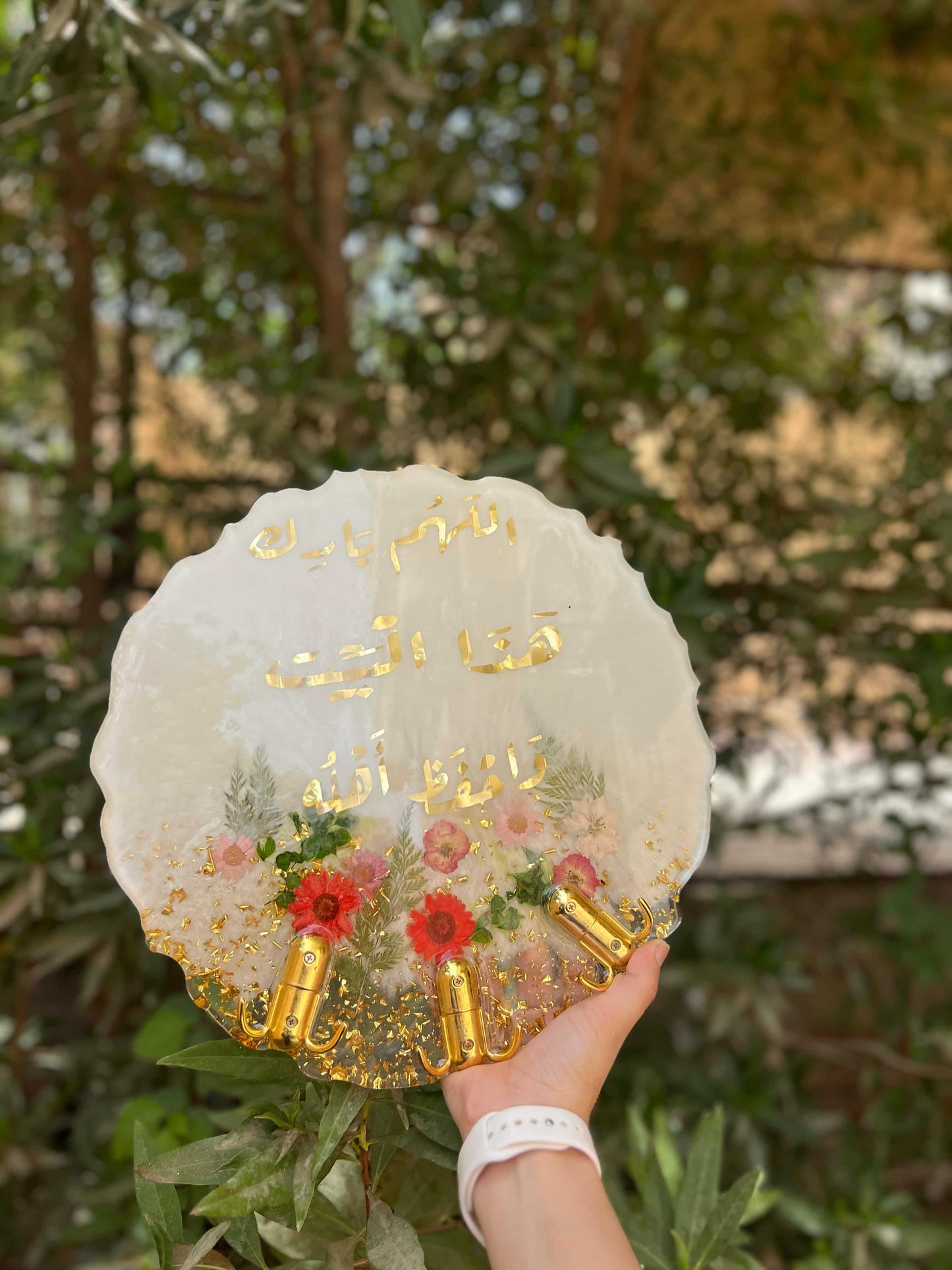 Elegant Wall Décor with Key Holder